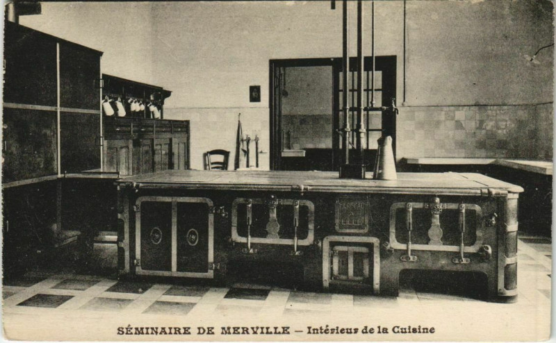 Carte postale ancienne Seminaire de Merville - Interieur de la Cuisine à Merville