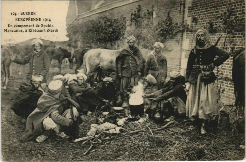 Carte postale ancienne Guerre Européenne - Un camoement de Sphais à Erre