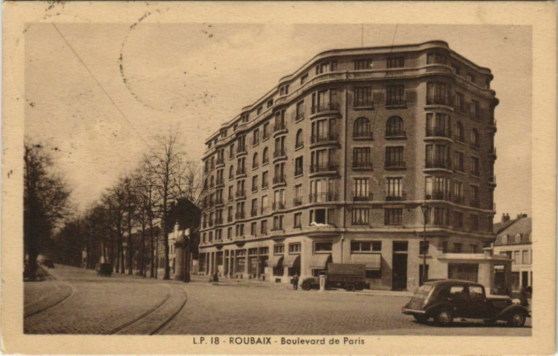 Carte postale ancienne Roubaix - Boulevard de Paris à Roubaix