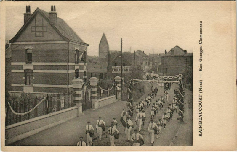 Carte postale ancienne Raimbeaucourt - Rue Geroges-Clemenceau à Raimbeaucourt