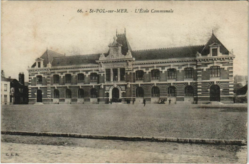 Carte postale ancienne Saint-Pol-sur-Mer L'Ecole Communale