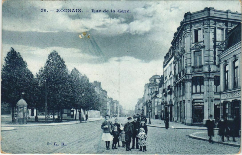 Carte postale ancienne Roubaix Rue de la Gare à Roubaix