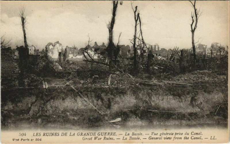 Carte postale ancienne Les Ruines de la Grande Guerre - La Bassee à La Bassée