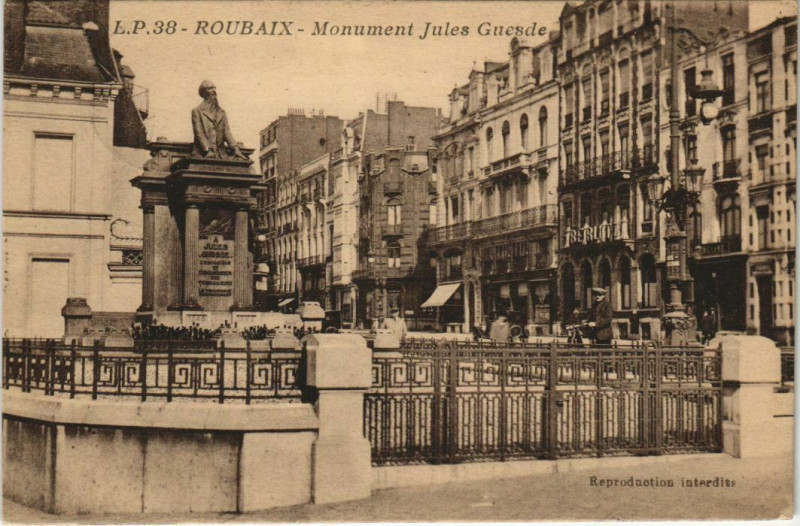 Carte postale ancienne Roubaix - Monument Jules Guesde à Roubaix