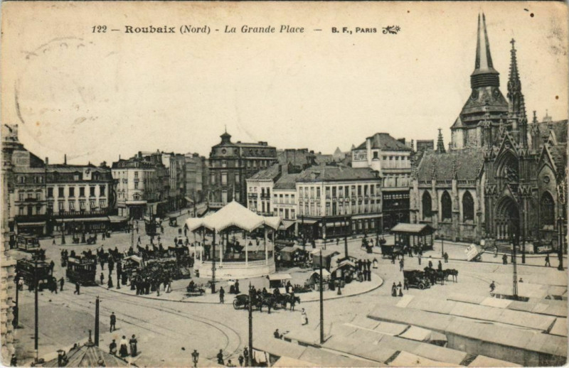 Carte postale ancienne Roubaix - La Grand'Place à Roubaix