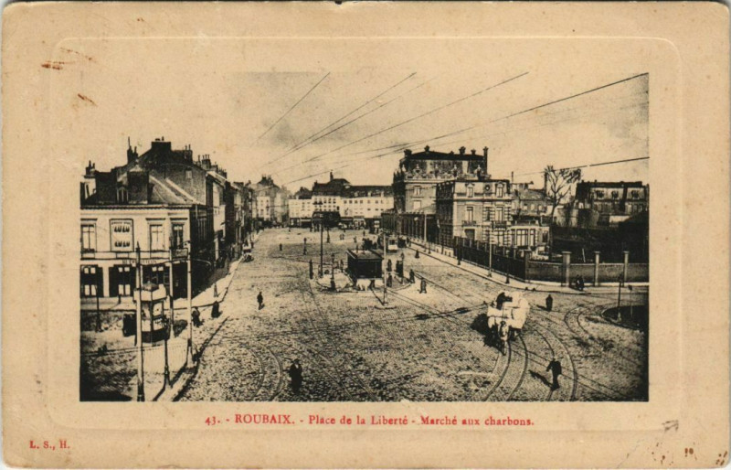 Carte postale ancienne Roubaix - Place de la Liberte à Roubaix