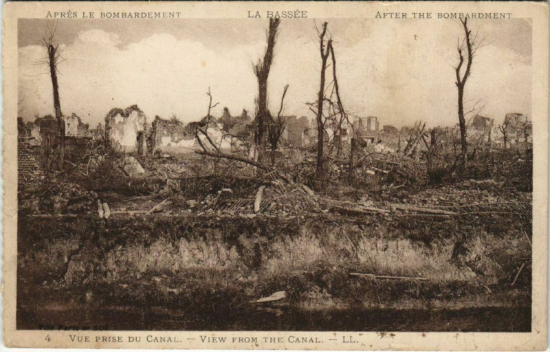 Carte postale ancienne La Bassee - Apres le Bombardement à La Bassée