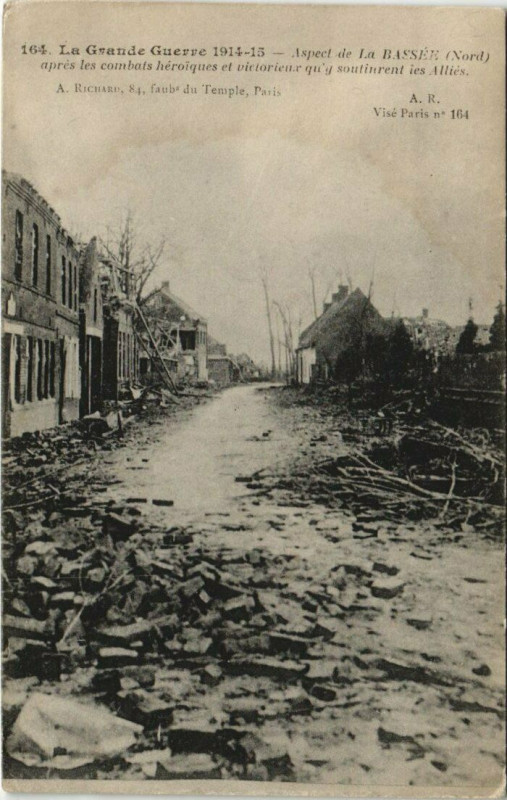 Carte postale ancienne La Grande Guerre 1904-15 - Aspect de La Bassee à Erre