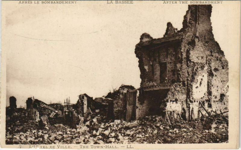 Carte postale ancienne La Bassee - Apres le Bombardement à La Bassée