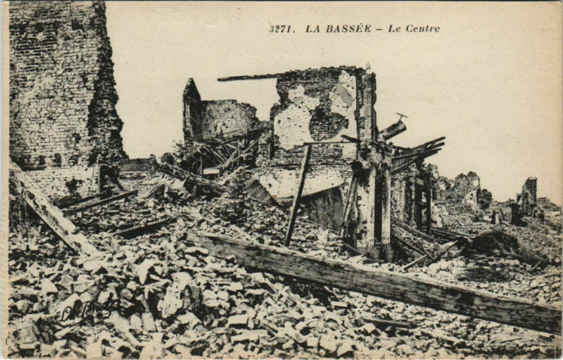 Carte postale ancienne La Bassee - Le Centre à La Bassée