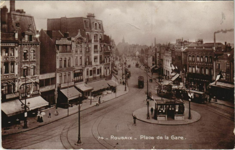 Carte postale ancienne Roubaix - Place de la Gare à Roubaix