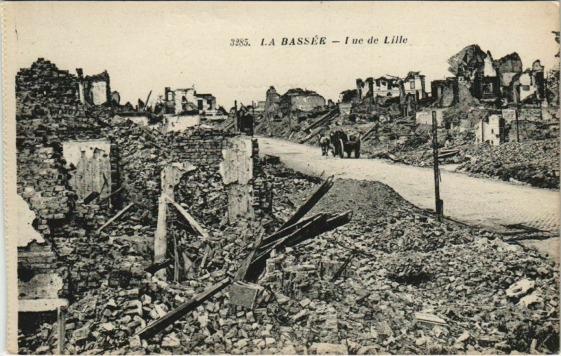 Carte postale ancienne La Bassee - I ue de Lille à La Bassée