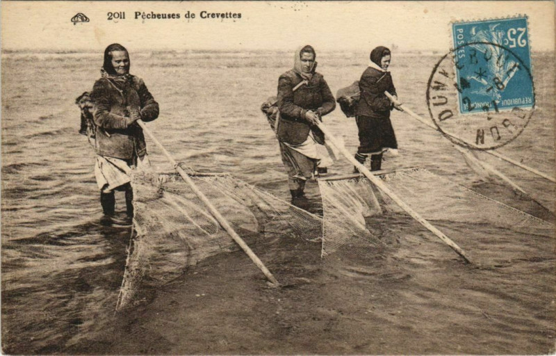 Carte postale ancienne Pecbeuses de Crevettes