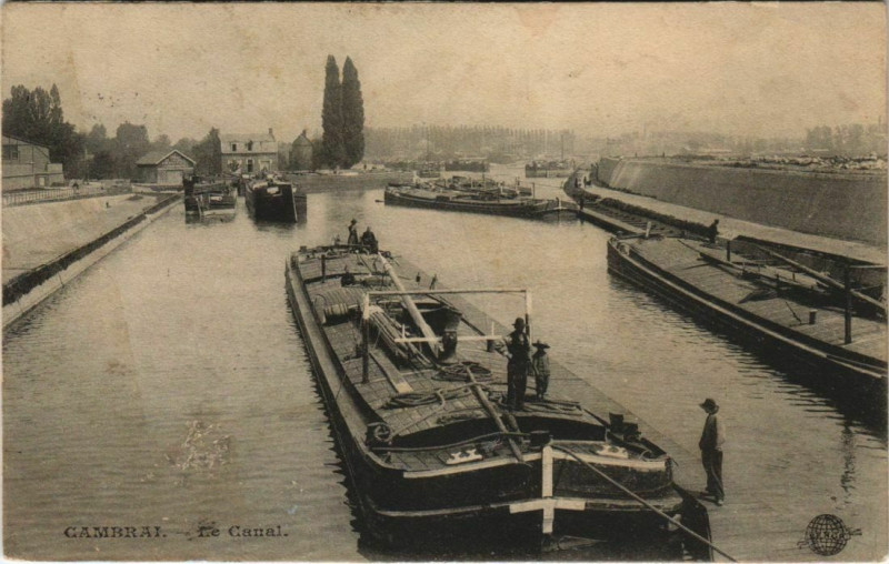 Carte postale ancienne Cambrai - Le Canal à Cambrai