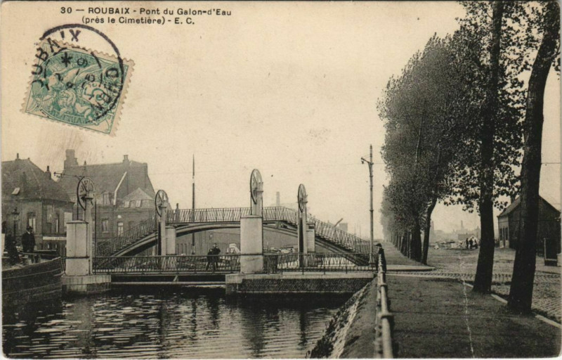 Carte postale ancienne Roubaix - Pont du Galon d'Eau à Roubaix