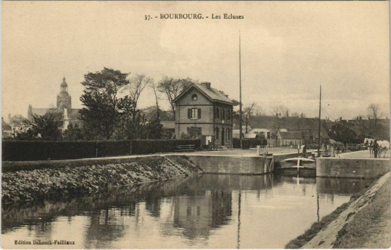 Carte postale ancienne Bourbourg - Les Ecluses à Bourbourg