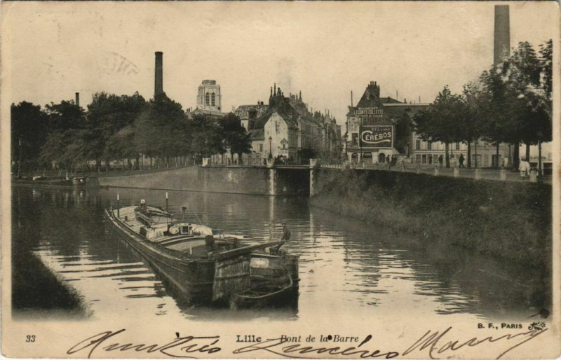 Carte postale ancienne Lille - Pont de la Barre à Lille