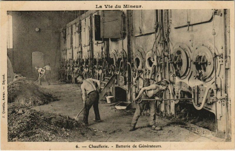 Carte postale ancienne Chaufferie - Batterie de Generateurs