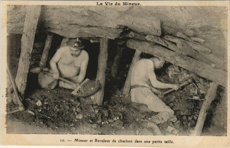 Carte postale ancienne Mineur et Reculeur decharbon dans une petite taille