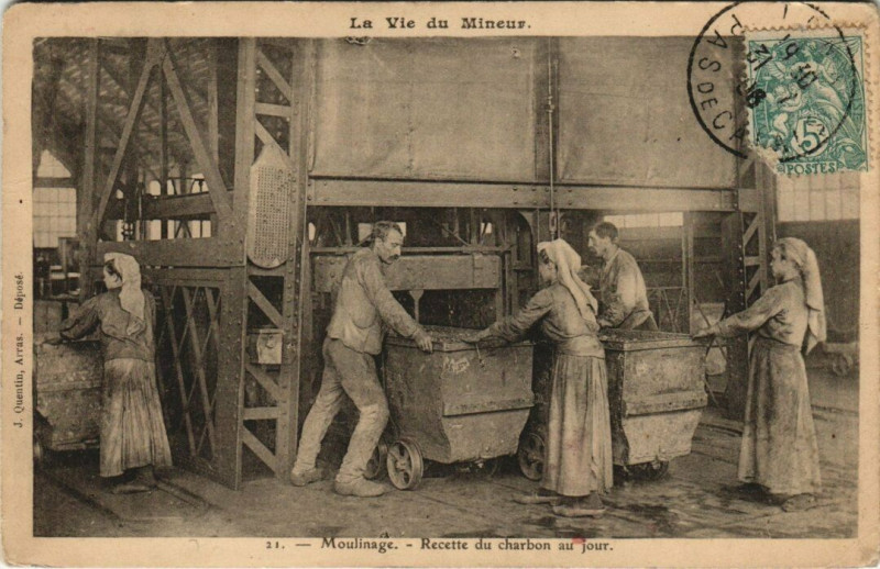 Carte postale ancienne Moulinage Recette du charbon au jour
