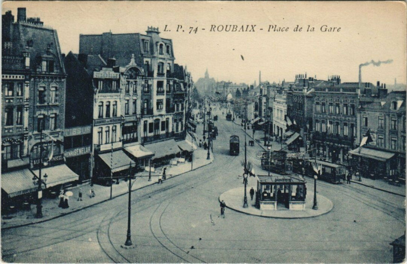 Carte postale ancienne Roubaix - Place de la Gare à Roubaix