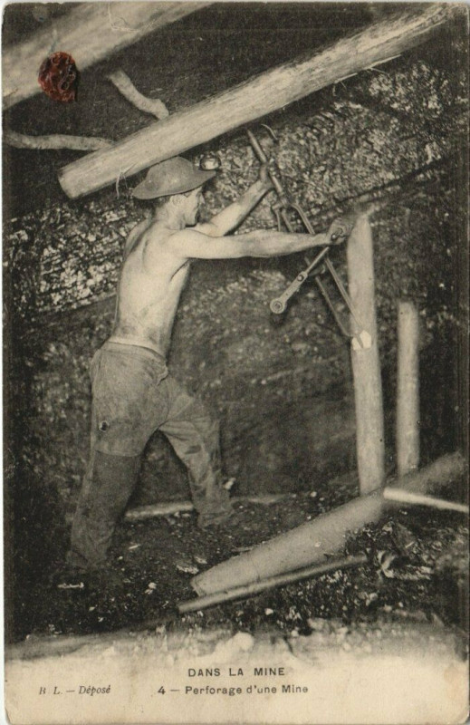 Carte postale ancienne Dans La Mine Perforage d'une Mine