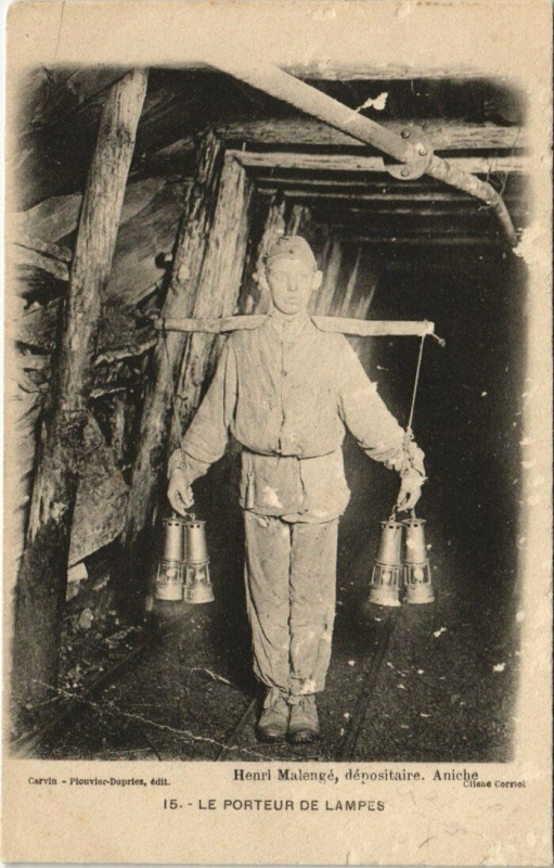 Carte postale ancienne Le Porteur de Lampes