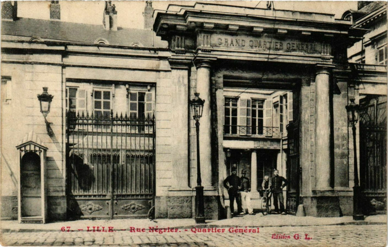 Carte postale ancienne Nord Lille Rue Négrier Qaurtier Général à Lille