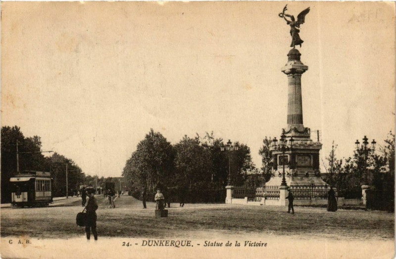 Carte postale ancienne Nord Dunkerque Statue de la Victoire à Dunkerque