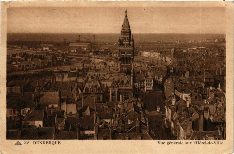 Carte postale ancienne Nord Dunkerque Vue générale Hotel de Ville à Dunkerque