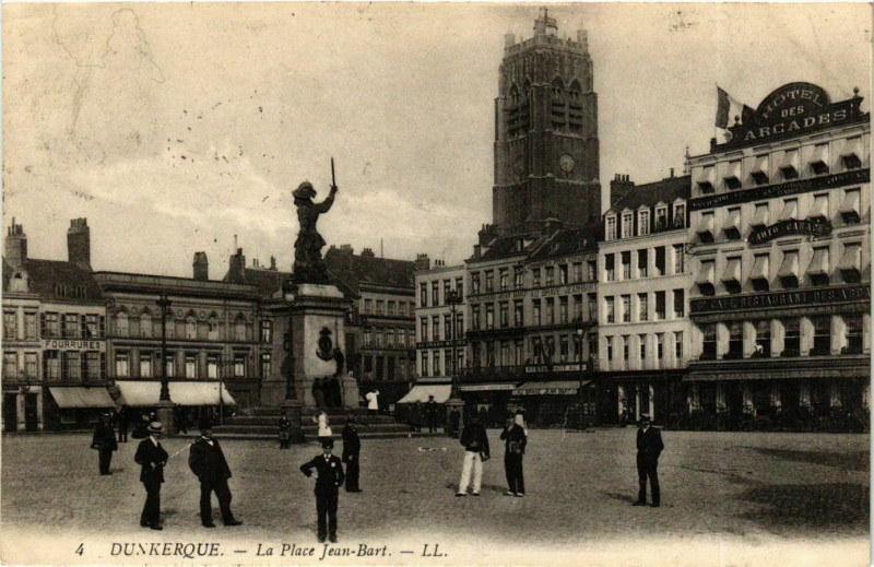 Carte postale ancienne Nord Dunkerque Place de Jean-Bart statue à Dunkerque