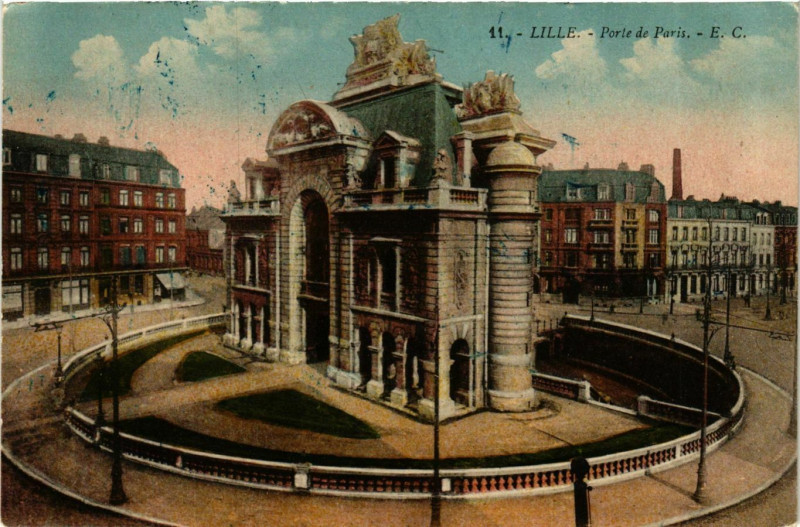 Carte postale ancienne Nord Lille Porte de Paris à Lille