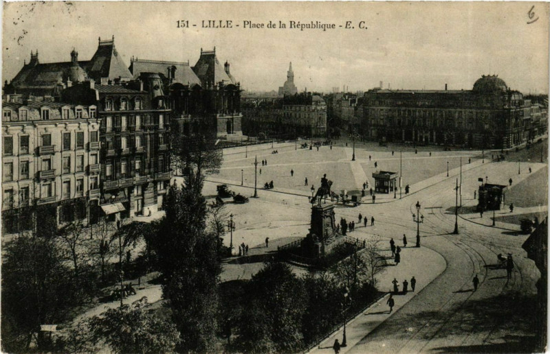 Carte postale ancienne Lille Place de la République à Lille