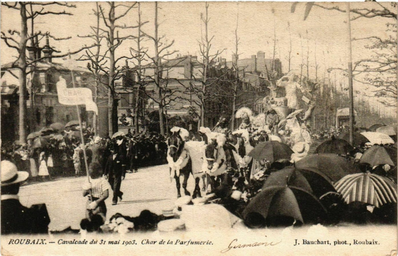 Carte postale ancienne Roubaix Cavalcade 1903 Char de la Parfumerie à Roubaix