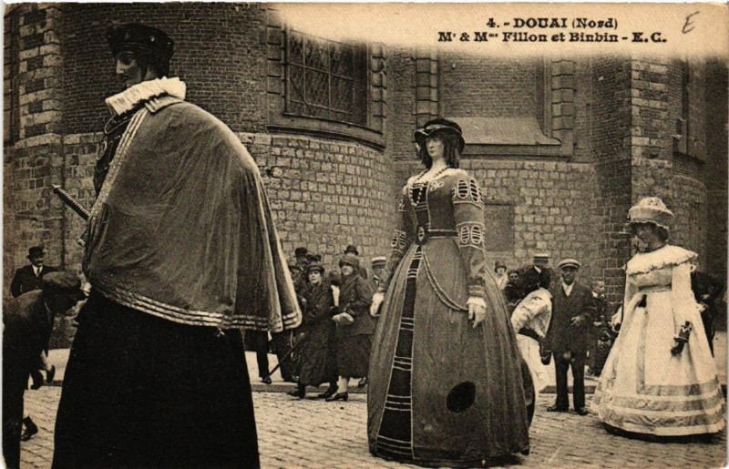 Carte postale ancienne Douai - M' & Mer Fillon et Binbin à Douai