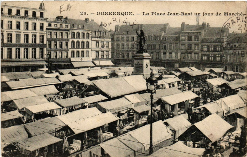 Carte postale ancienne Dunkerque - La Place Jean-Bart un jour de Marche à Dunkerque