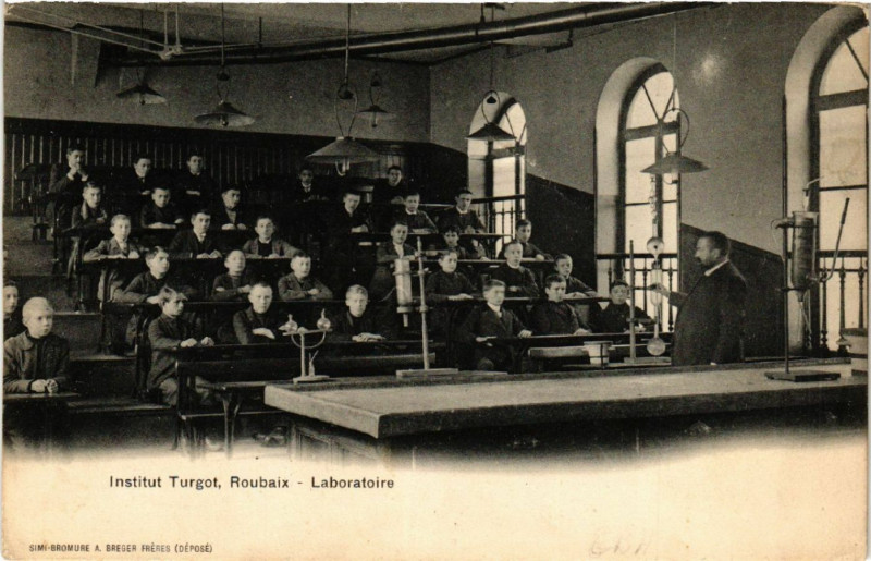 Carte postale ancienne Institut Turgot Roubaix - Laboratoire à Roubaix