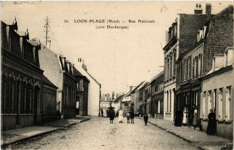 Carte postale ancienne Loon-Plage - Rue Nationale - (vers Dunkerque) à Loon-Plage