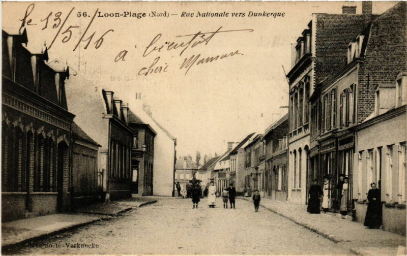 Carte postale ancienne Loon-Plage - Rue Nationale vers Dunkerque à Loon-Plage