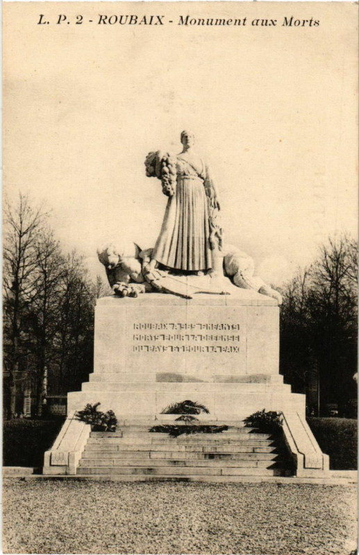 Carte postale ancienne Roubaix - Monument aux Morts à Roubaix