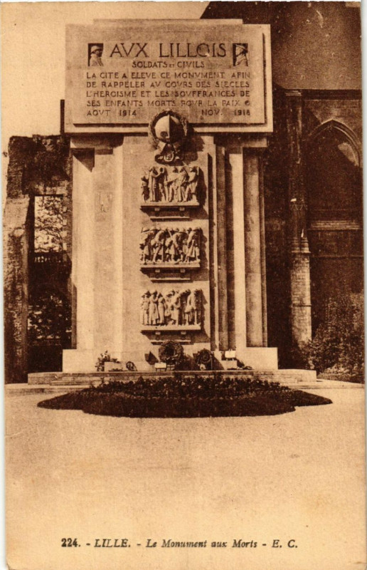 Carte postale ancienne Lille - Le Monument aux Morts à Lille