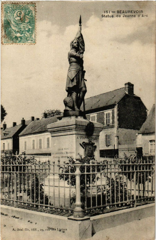 Carte postale ancienne Beaurevoir - Statue de Jeanne d'Arc