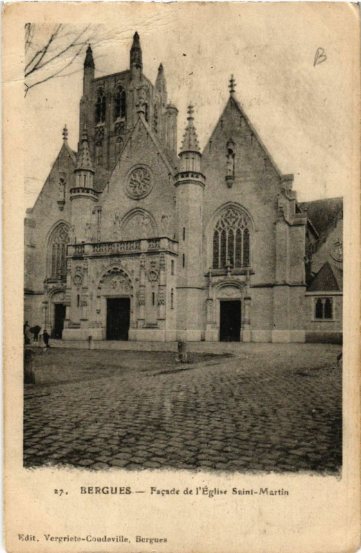 Carte postale ancienne Bergues - Facade de l'Eglise Saint-Martin à Bergues