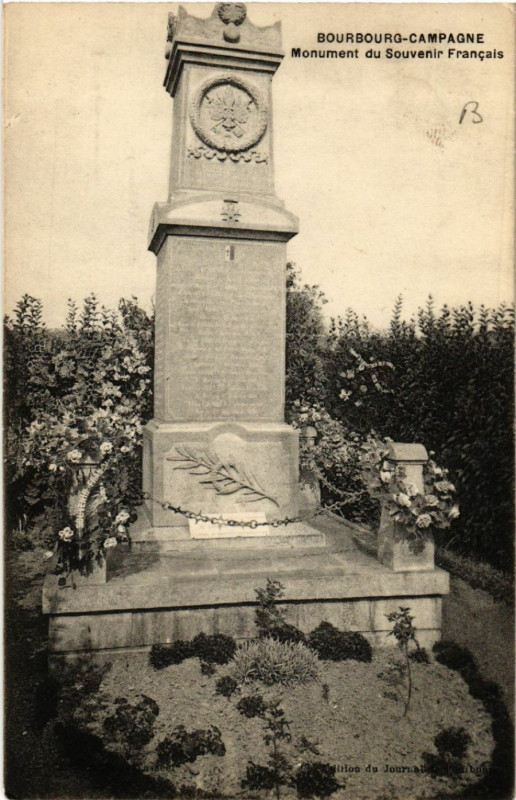 Carte postale ancienne Bourbourg - Campagne - Monument du Souvenir Francais à Bourbourg
