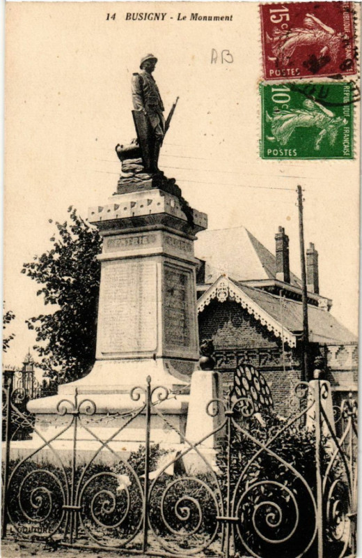 Carte postale ancienne Busigny - Le Monument à Busigny