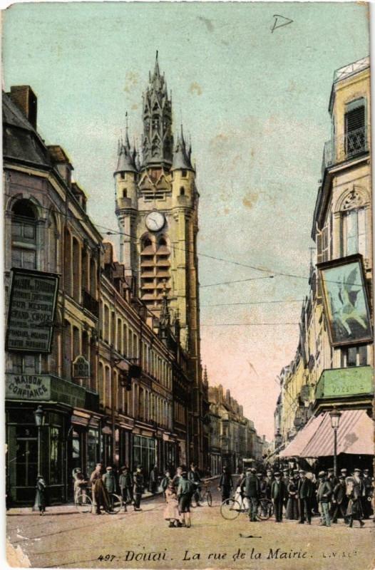 Carte postale ancienne Douai - La rue de la Mairie à Douai