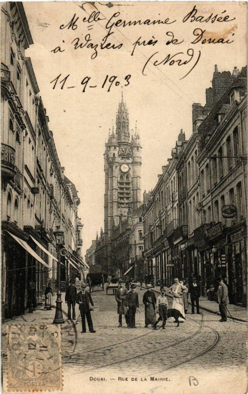 Carte postale ancienne Douai - Rue de la Mairie à Douai