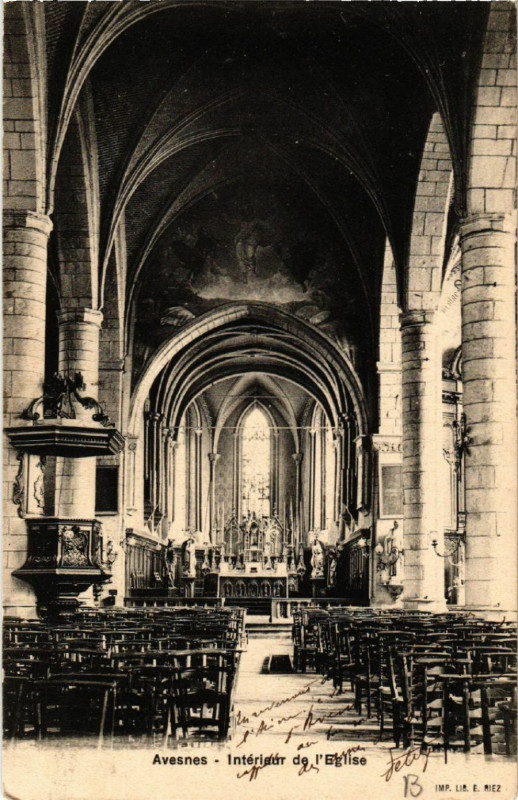 Carte postale ancienne Avesnes-Interieur de l'Eglise à Esnes