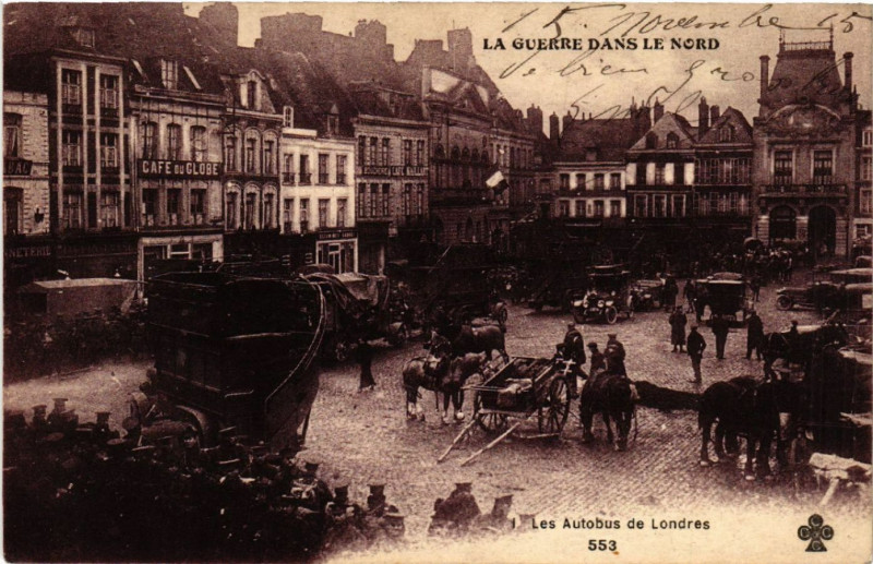 Carte postale ancienne La Guerre dans le Nord - Les Autobus de Londres à Erre