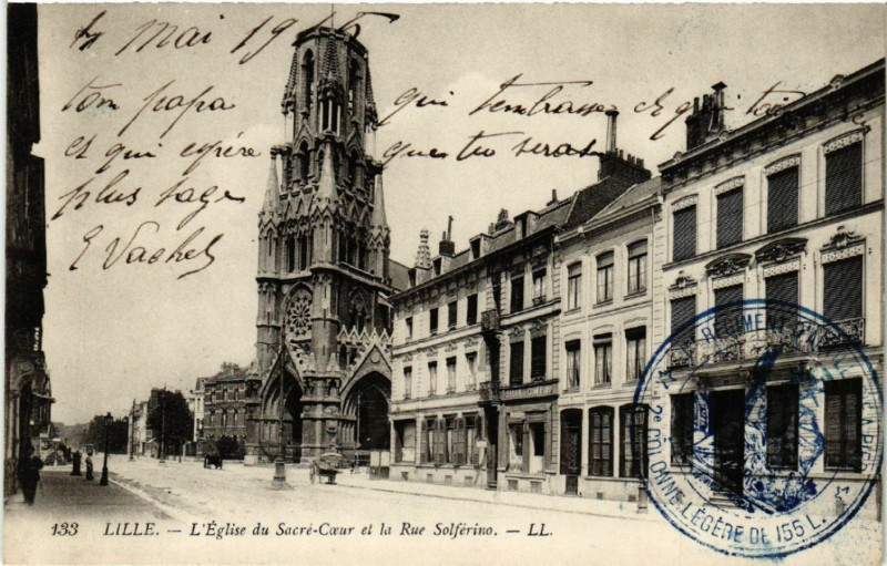 Carte postale ancienne Lille - L'Eglise du Sacre-Coeur et la Rue Solferino à Lille